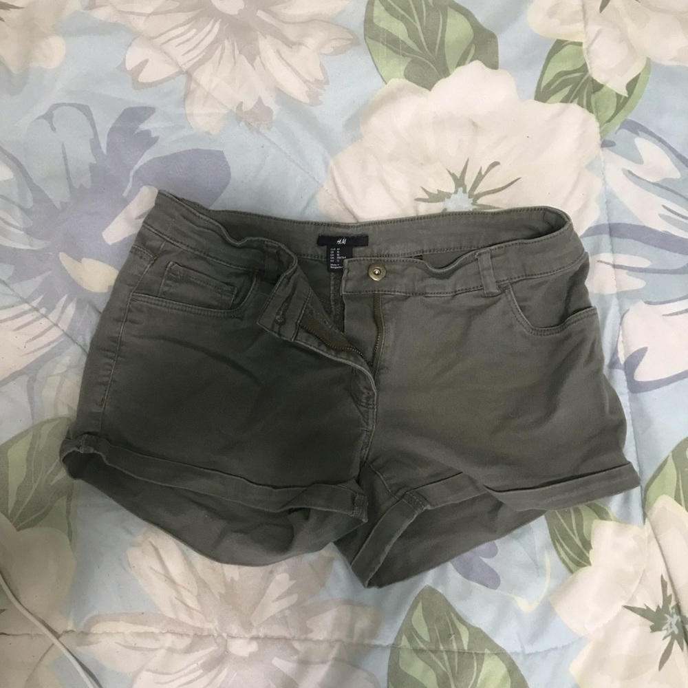 Army green mini short